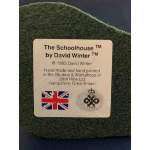 "The Schoolhouse" by David Winter - Hand Made & Painted Great Britain - 1987 - Picture 5 of 5